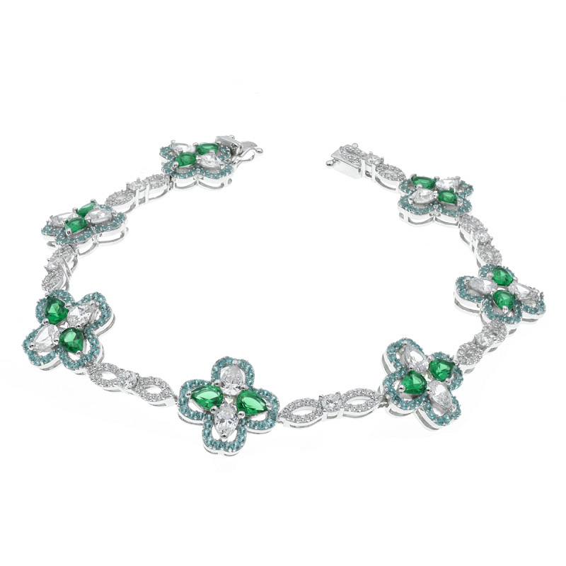 Graceful Four Leaf Clover Bracelet For Ladies