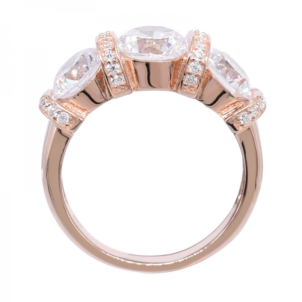 agraciado anillo chapado en oro rosa en plata con tres redondos cz 