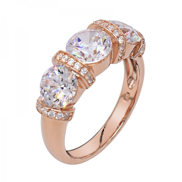 agraciado anillo chapado en oro rosa en plata con tres redondos cz 