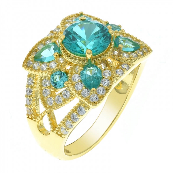 Elegante anillo de plata plateado oro 925 para la elegancia moderna. 