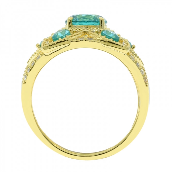Elegante anillo de plata plateado oro 925 para la elegancia moderna. 