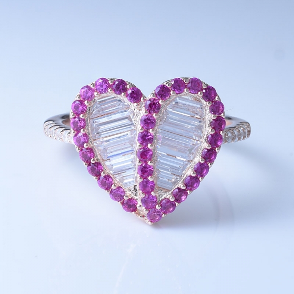 Precioso anillo en forma de corazón de plata de ley 925 con corindón rojo / blanco cz 