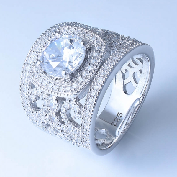 Elegante anillo de plata de ley 925 con cz blanco. 