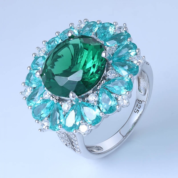 anillo de diseño central redondo de esmeralda verde y paraiba redondo de rodio sobre plata esterlina 
