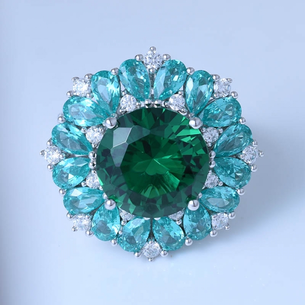 anillo de diseño central redondo de esmeralda verde y paraiba redondo de rodio sobre plata esterlina 