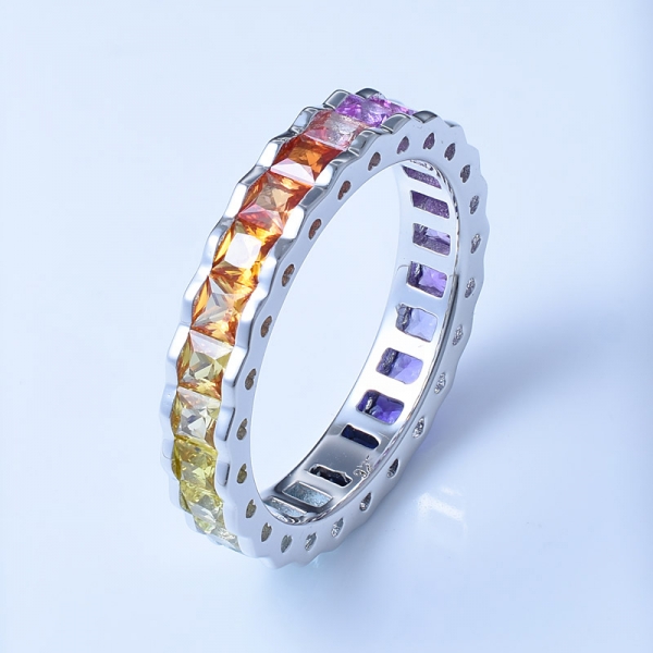 rodio de corindón multicolor sobre anillos de plata esterlina con banda arcoíris 