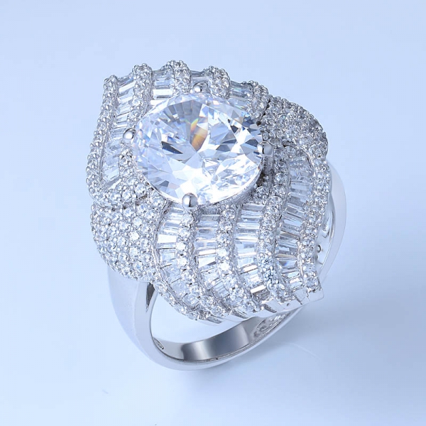 anillo de compromiso de circonita blanca ovalada con rodio sobre plata de ley 925 