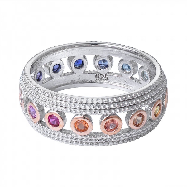 anillo de eternidad de corte redondo con piedras preciosas de zafiro de color arcoíris 