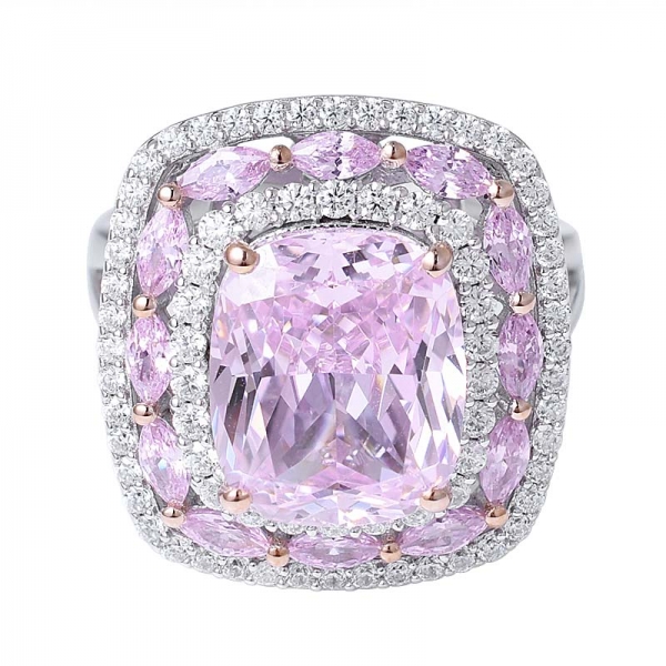 cojín de corte diamante rosa Simulante de rodio sobre anillo de halo plateado 