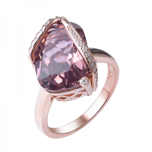 Conjunto de anillo de oro rosa de 18 quilates sobre plata con circonita de color morganita rojo oscuro y fantasía 