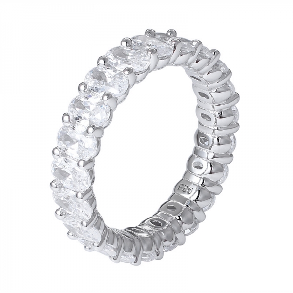 rodio de piedras preciosas de zafiro sintético de talla ovalada sobre anillo de arco iris de plata 