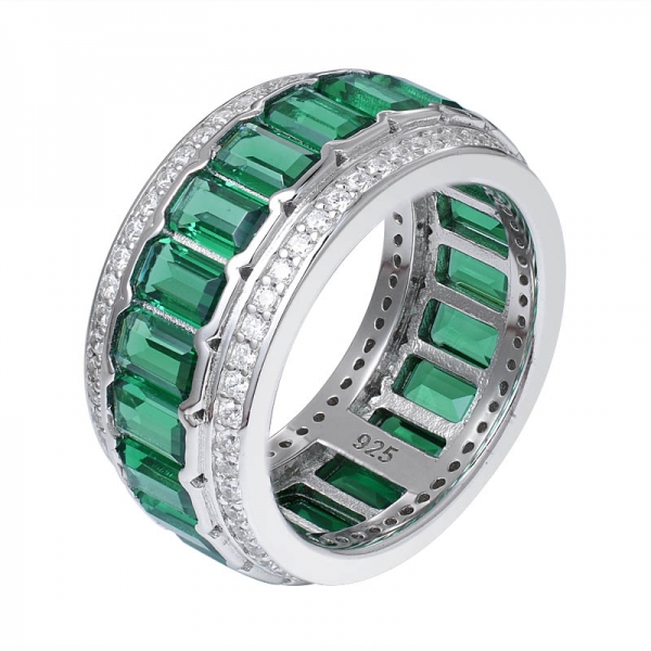anillo de eternidad de esmeralda verde creado con rodio sobre plata de ley 