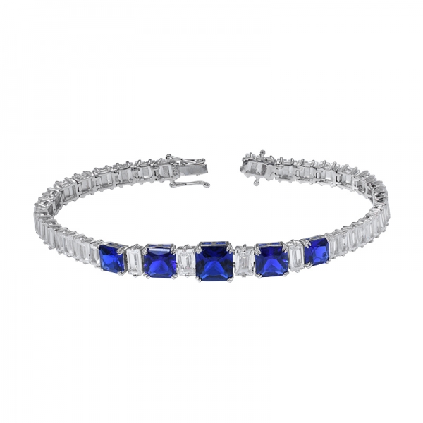 Zafiro azul talla princesa creado en rodio sobre pulsera de plata esterlina 