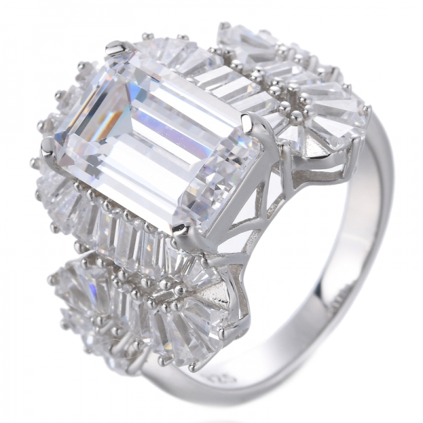 anillo de cóctel de mujer con diamantes redondos
 