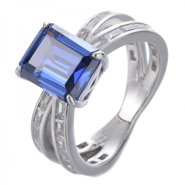 Anillo de compromiso de diamantes con piedras preciosas de diciembre de tanzanita azul de corte esmeralda de oro blanco de 8 * 10 mm
 