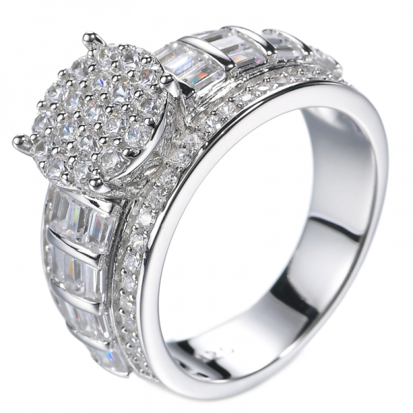 Anillo de novia de plata de ley 925 redondo con circonita cúbica blanca y halo de diamantes
 