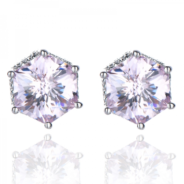 Elegante arete de tuerca de corte hexagonal cúbico con diamante rosa claro en plata de ley 925
 