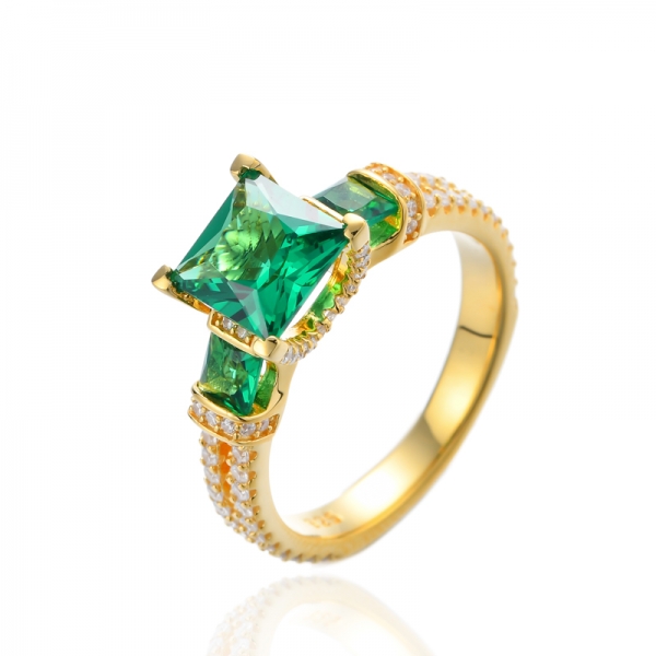 Anillo de Plata Cuadrado Nano Verde y Circonita Redonda con Baño de Oro 