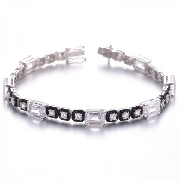 Pulsera de plata con baño de rodio y corindón rubí y esmalte negro 