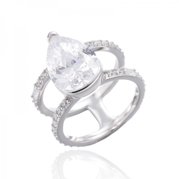 Anillo de plata rodiada con circonita cúbica amarilla y blanca de diamante en forma de pera 