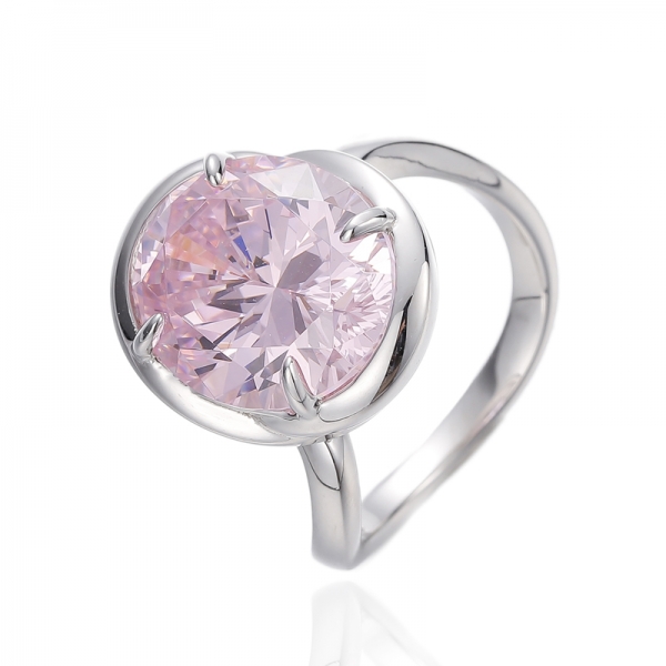 Anillo de plata rodiada con circonita cúbica rosa y diamante de forma ovalada 