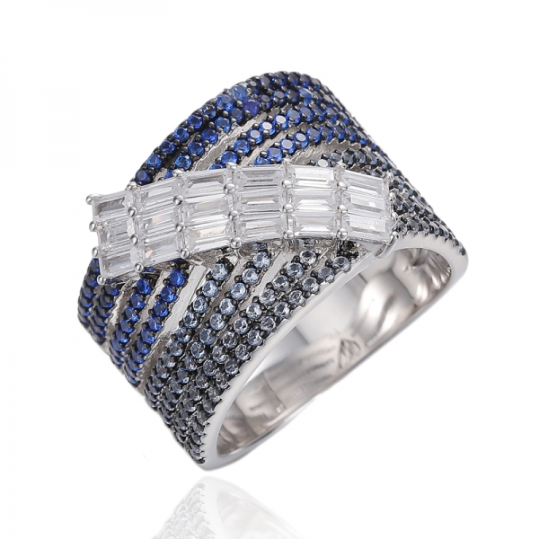 Anillo redondo de plata con circonita cúbica blanca y nano azul con baño de rodio y oro negro 