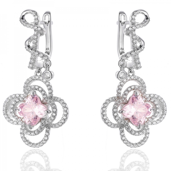 Pendiente de plata rodiada con circonita cúbica blanca redonda y rosa con diamantes en forma de flor 