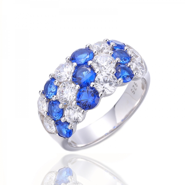 Anillo redondo de plata rodiada con circonita cúbica blanca y nano azul 