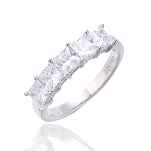 Anillo cuadrado de plata rodiada con circonita cúbica blanca 