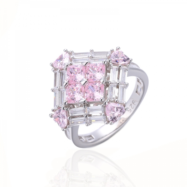 Anillo de plata rodiada con circonita cúbica blanca baguette y rosa con diamantes octágonos 