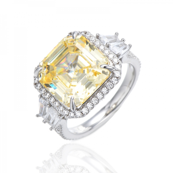 Anillo Asscher de plata rodiada con circonita cúbica blanca y nano verde 