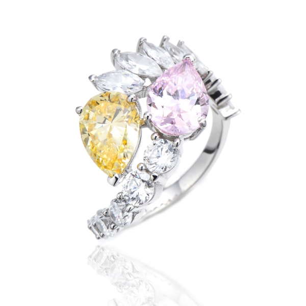 Diamante en forma de pera amarillo y diamante rosa con anillo de plata rodiada con circonita cúbica blanca 