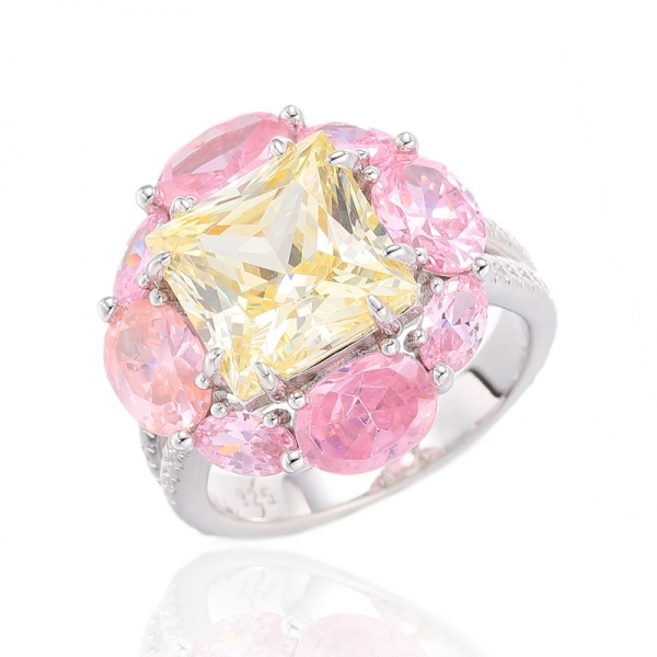 Anillo de plata rodiada con circonita cúbica rosa y forma ovalada y diamante cuadrado 