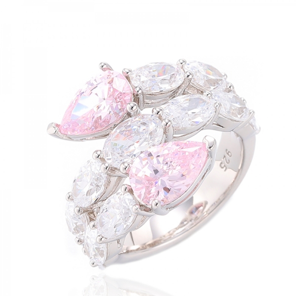 Anillo de plata con baño de rodio y circonita cúbica blanca de forma ovalada y rosa con diamantes en forma de pera 925 