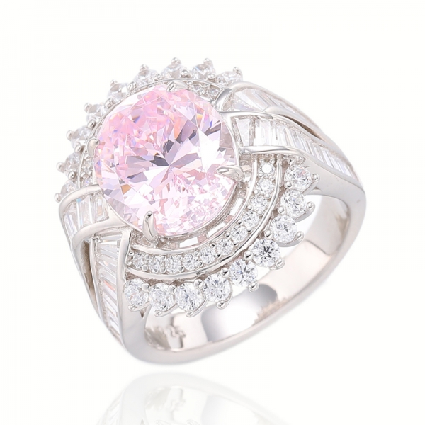 Anillo de plata rodiada con circonita cúbica blanca y rosa de diamante de forma ovalada y baguette 