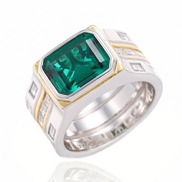 Nano verde esmeralda y anillo de plata con circonita cúbica blanca baguette y baño de rodio y oro 