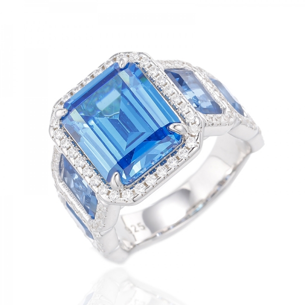 Anillo de plata con baño de rodio de espinela azul y circonita cúbica de apatita de neón de talla esmeralda 