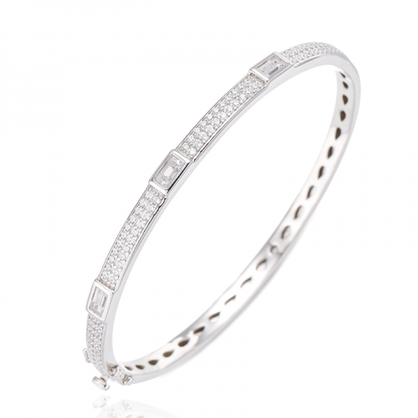 Brazalete Baguette de corindón rubí y circonita cúbica blanca redonda en plata rodiada 