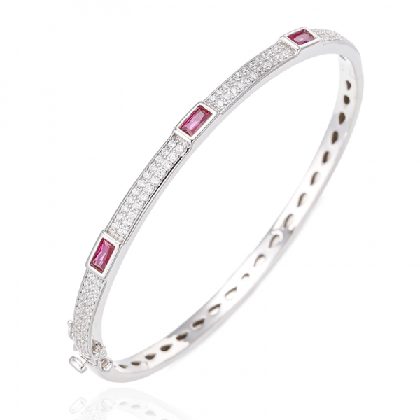 Brazalete Baguette de corindón rubí y circonita cúbica blanca redonda en plata rodiada 