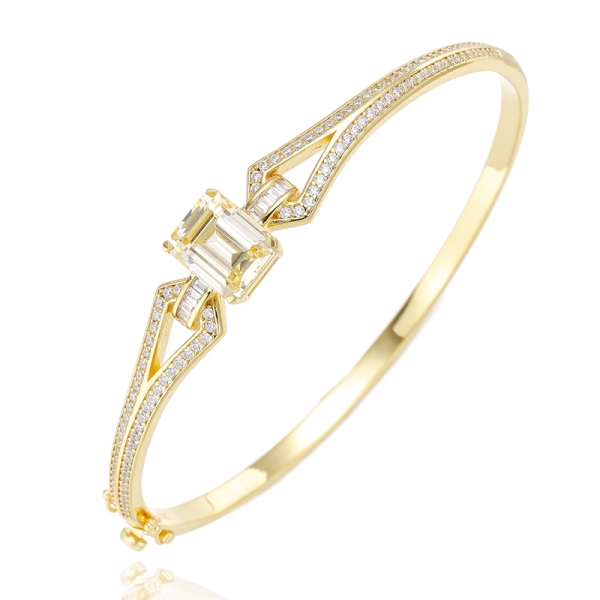 Brazalete de plata con circonita cúbica blanca nano y baguette de morganita de talla esmeralda y baño de oro rosa 