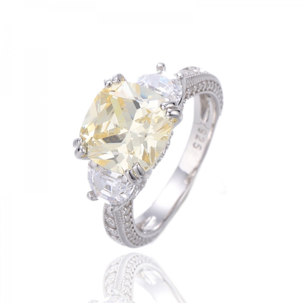 Anillo de plata rodiada con circonita cúbica blanca en forma de media luna y diamante cojín amarillo 