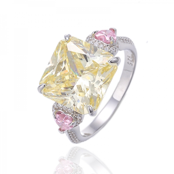 Anillo de plata rodiada con circonita cúbica rosa y diamante en forma de corazón y diamante octágono 