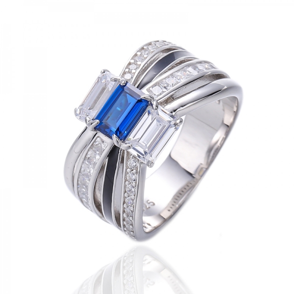 Anillo de plata con baño de rodio y esmalte azul nano y negro de talla esmeralda 