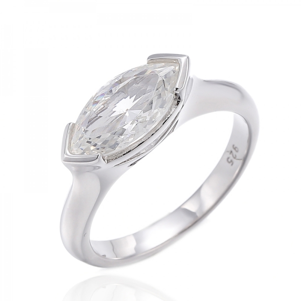 Anillo de plata rodiada con circonita cúbica amarilla y diamantes marquesa
     