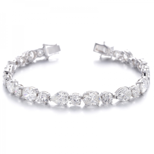 
     Pulsera de plata rodiada con circonita cúbica y diamante en forma ovalada
     