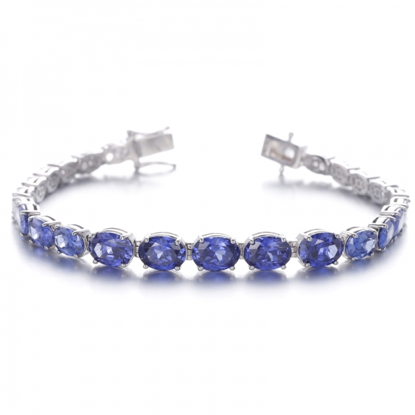 
     Pulsera de plata con baño de rodio y circonita cúbica con forma ovalada y diamante G
     