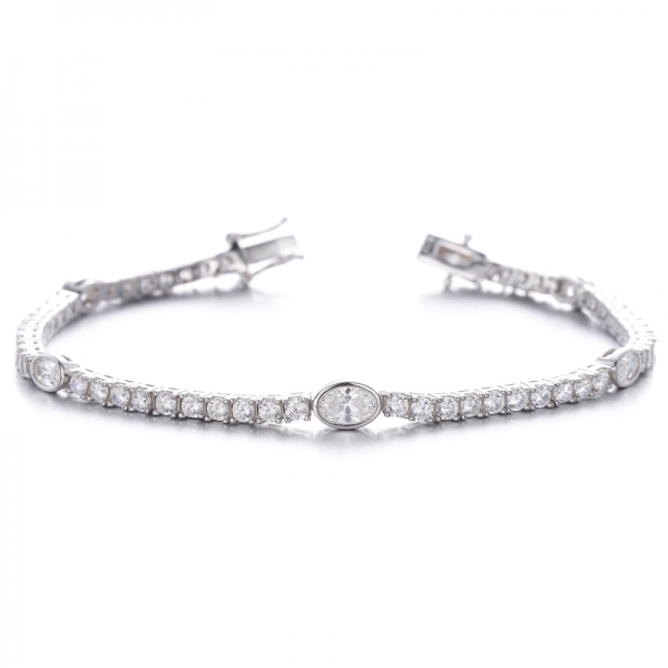 
     Pulsera de plata rodiada con circonita cúbica blanca redonda y nano morganita de forma ovalada
     