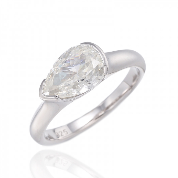 Anillo de plata rodiada con circonita cúbica amarilla y diamante en forma de pera 