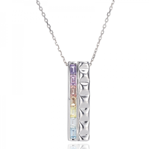 Colgante Baguette de plata rodiada con circonita cúbica de color arcoíris 