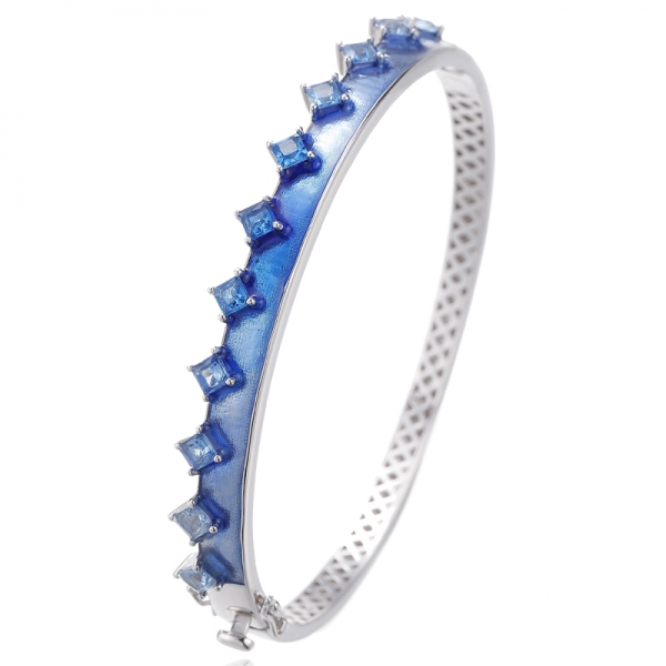 Brazalete cuadrado de plata rodiada con circonita cúbica arcoíris y esmalte arcoíris 